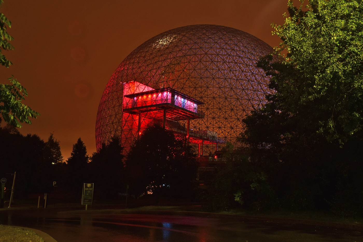 Biosphere Montreal at night