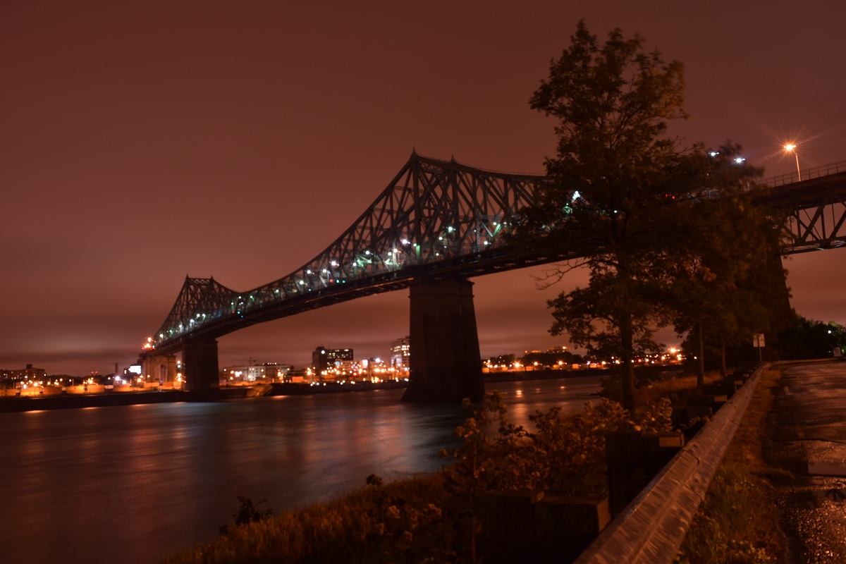 MTL Jacques Cartier Bridge at night 