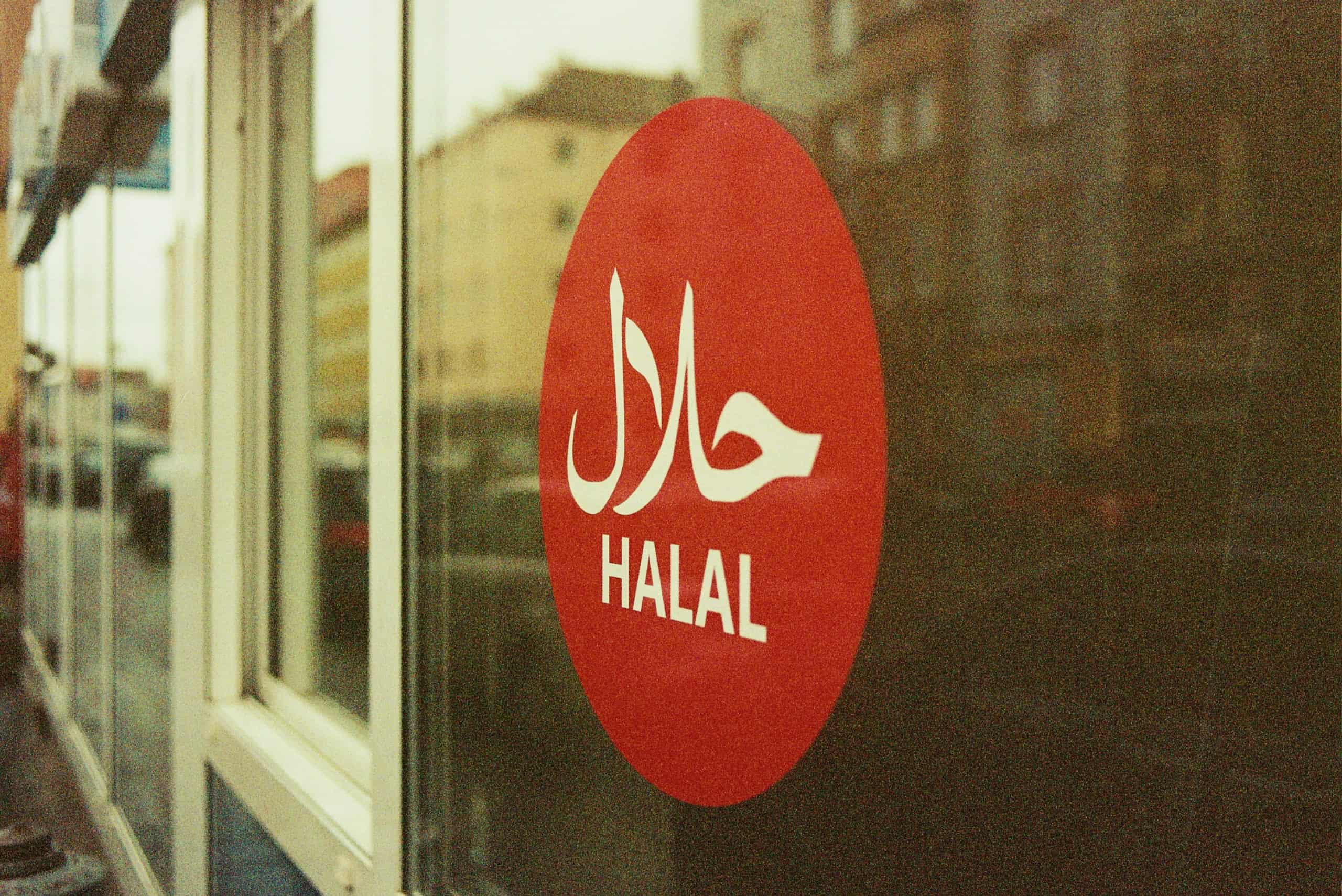 توصيل الطعام الحلال في مونتريال: أفضل التطبيقات والمطاعم الشائعة